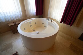Helike Cave Suites