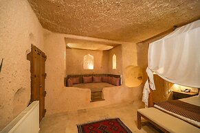 Helike Cave Suites