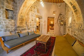 Helike Cave Suites