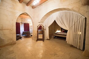 Helike Cave Suites