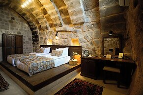 Helike Cave Suites