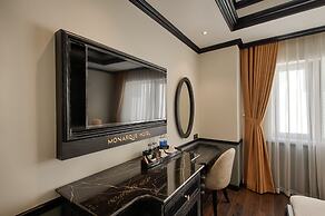 Monarque Hotel