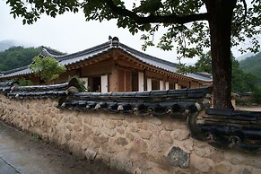Jukheon Traditional House
