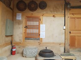 Jukheon Traditional House