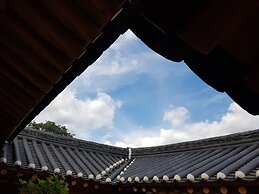 Jukheon Traditional House