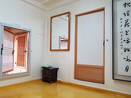 Jukheon Traditional House