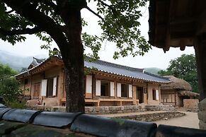 Jukheon Traditional House