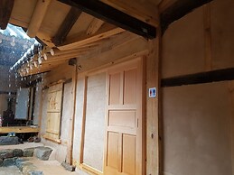 Jukheon Traditional House