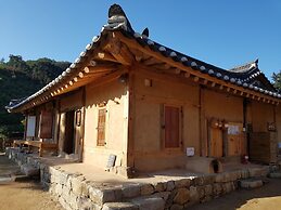 Jukheon Traditional House