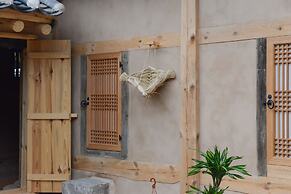 Jukheon Traditional House