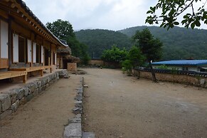 Jukheon Traditional House