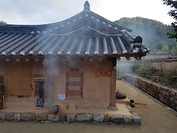 Jukheon Traditional House