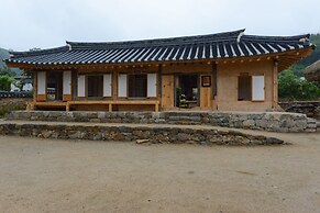 Jukheon Traditional House