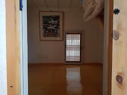 Jukheon Traditional House