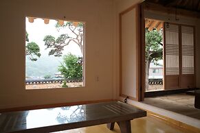 Jukheon Traditional House