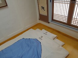 Jukheon Traditional House