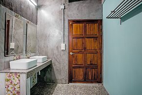 The Guest Hotel - Hostel