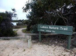 Coorong Waterfront Retreat