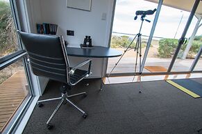 Coorong Waterfront Retreat