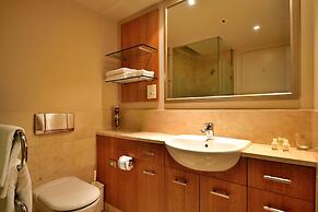 Elegant Apartment With City View