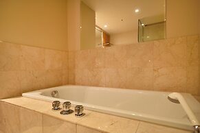 Elegant Apartment With City View