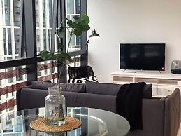 Melbourne Docklands Luxury Seaview Apartment