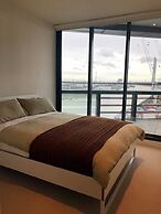 Melbourne Docklands Luxury Seaview Apartment