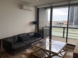 Melbourne Docklands Luxury Seaview Apartment