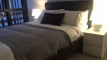 Melbourne Docklands Luxury Seaview Apartment