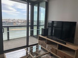 Melbourne Docklands Luxury Seaview Apartment