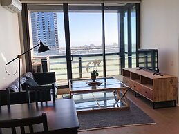 Melbourne Docklands Luxury Seaview Apartment