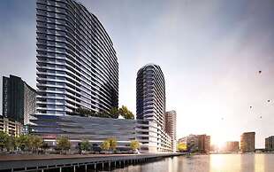 Melbourne Docklands Luxury Seaview Apartment