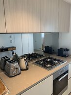 Melbourne Docklands Luxury Seaview Apartment