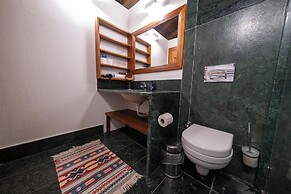 Mavras Tas Odalar