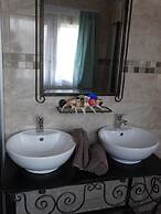 Isle La Breeze Guesthouse