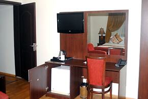Grand Inn & Suites
