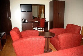 Grand Inn & Suites