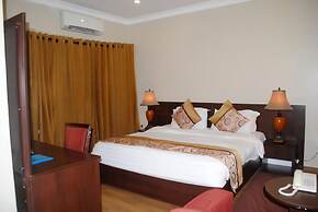 Grand Inn & Suites