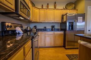 Tuscany Hills 3 Bedroom Villa by RedAwning