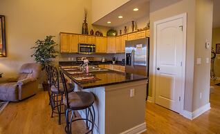 Tuscany Hills 3 Bedroom Villa by RedAwning