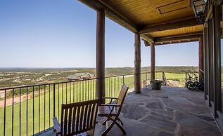 Tuscany Hills 3 Bedroom Villa by RedAwning