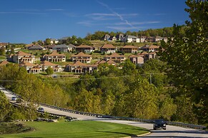 Tuscany Hills 3 Bedroom Villa by RedAwning