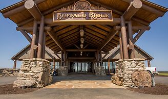 Tuscany Hills 3 Bedroom Villa by RedAwning