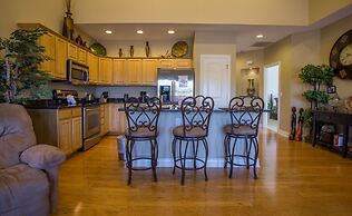 Tuscany Hills 3 Bedroom Villa by RedAwning