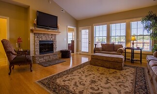 Tuscany Hills 3 Bedroom Villa by RedAwning