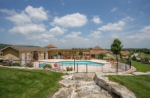 Tuscany Hills 3 Bedroom Villa by RedAwning