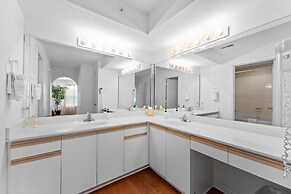 Carefree Getaways 2 Bedroom Condo by RedAwning