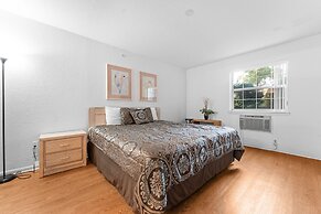 Carefree Getaways 2 Bedroom Condo by RedAwning