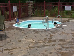 Carefree Getaways 2 Bedroom Condo by RedAwning