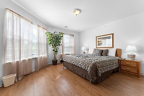 Carefree Getaways 2 Bedroom Condo by RedAwning